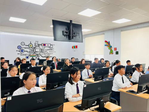 Мэдээлэл технологийн танхимтай болсноор сурагчид программчлалд илүү сонирхолтой болж байна